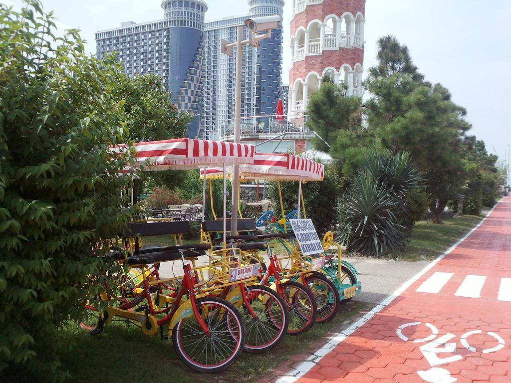 Apartments Batumi バトゥーミ エクステリア 写真