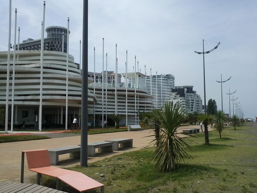 Apartments Batumi バトゥーミ エクステリア 写真